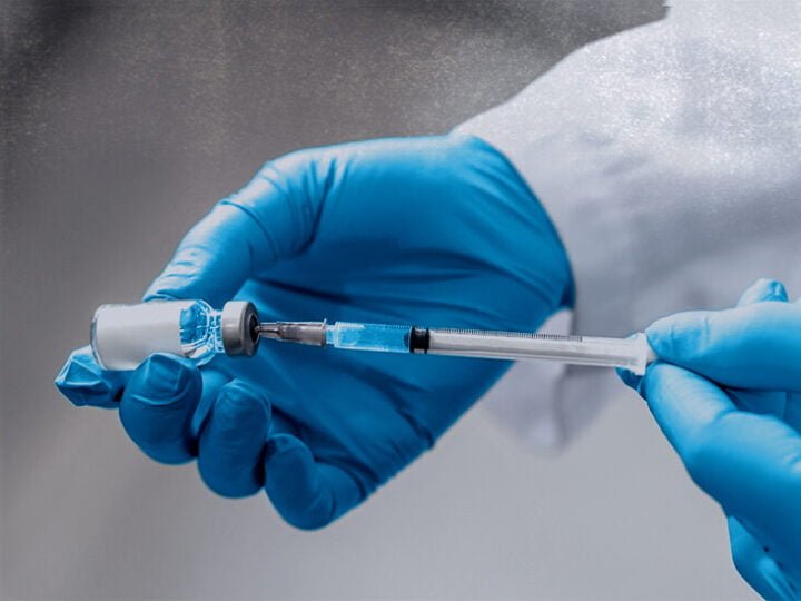 cancer-vaccine-syringe-hands-thumb-732x549-1-e1657055777903.jpg