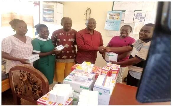 Medical-Donation-Mr-Justice-Marfo-head-of-the-Centre-right-receiving-the-items-from-Mr.-Sersa-Jonathan-while-staff-of-the-centre-and-others-look-on.jpg
