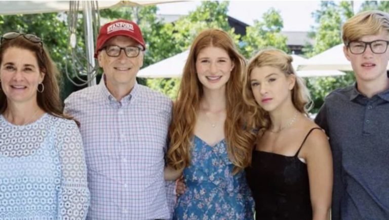 Melinda-and-Bill-Gates-with-their-children-Jennifer-Phoebe-and-Rory-e1620114314978.jpg