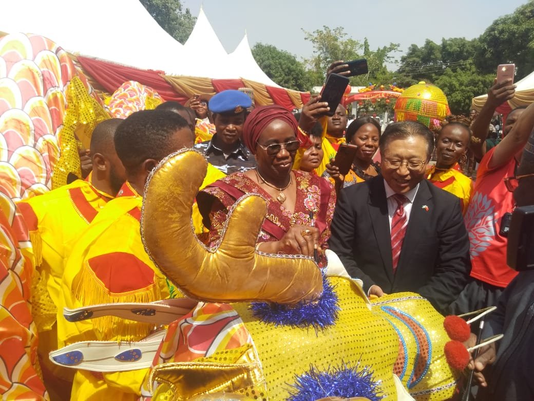 Permanent-Secretary-Ministry-of-Information-and-Cultures-Mrs-Lydia-S.-Jafiya-joined-by-the-Chinese-Ambassador-to-Nigeria-Ambassador-Cui-Jianchun-writes-on-the-Dragons-head.jpg