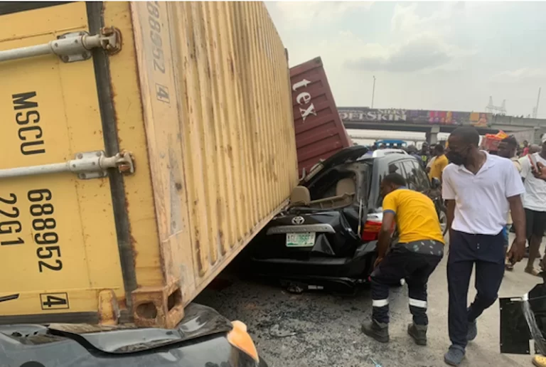 Falls-on-Vehicles-in-Lagos.webp.webp