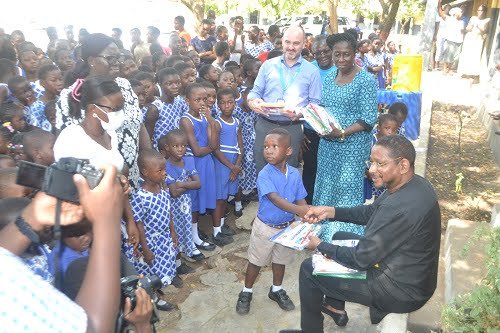 UN-Mr-Abdourahamane-Diallo-right-presenting-a-book-to-a-pupil-of-Osu-Presby-Cluster-of-School-Photo-Victor-A.-Buxton.jpg