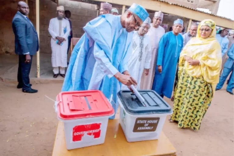 Buhari-voting-in-Daura.jpg