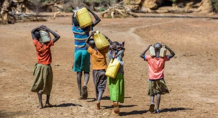 Children-fetching-carrying-water-in-can-Credit-world-vision-e1678188734690.jpg