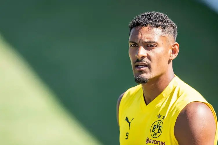 bad-ragaz-switzerland-17th-july-2022-soccer-borussia-dortmund-training-camp-day-3-sebastien-haller-comes-out-of-the-fitness-tent-credit-david-inderlieddpaalamy-live-news-752x501-1.jpg