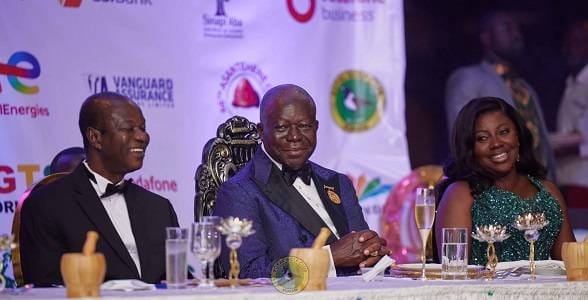 Otumfuor-Osei-Tutu-II-middle-with-Mrs-Obo-Nai-at-the-dinner.jpg