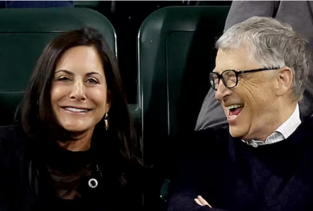 Bill-Gates-Paula-Hurd.png