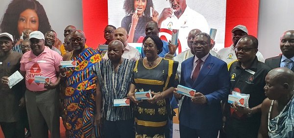 HIV-TESTKIT-Mr-Kwaku-Agyemang-Manuin-smock-with-other-dignitaries-display-some-of-the-testing-kit.-Photo-Godwin-Ofosu-Acheampong.jpg