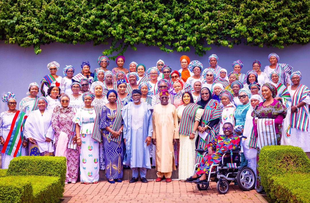 Tinubu-and-women-of-APC.jpg