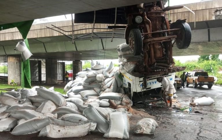 Accident-at-Otedola-bridge.jpg