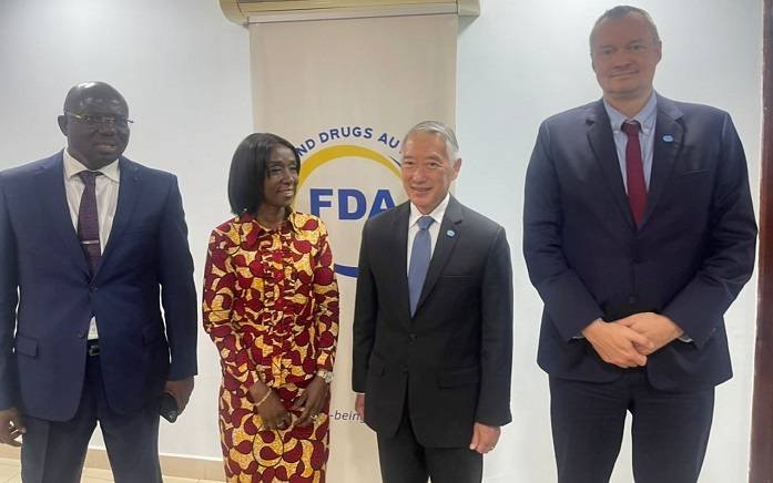 Cholera-Vaccine-.Dr-Nsiah-Poku-leftand-Dr-Darkosecond-from-left-with-Dr-Kim-from-right-and-other-official-of-IVI.jpg