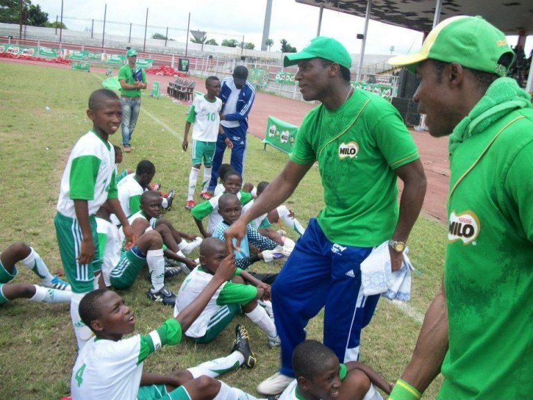 Peter-Rufai-youths.jpg
