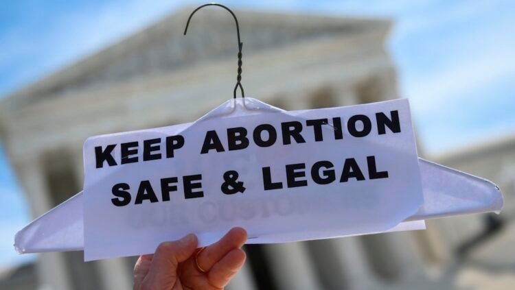 TOPSHOT-us-politics-abortion-protest-social